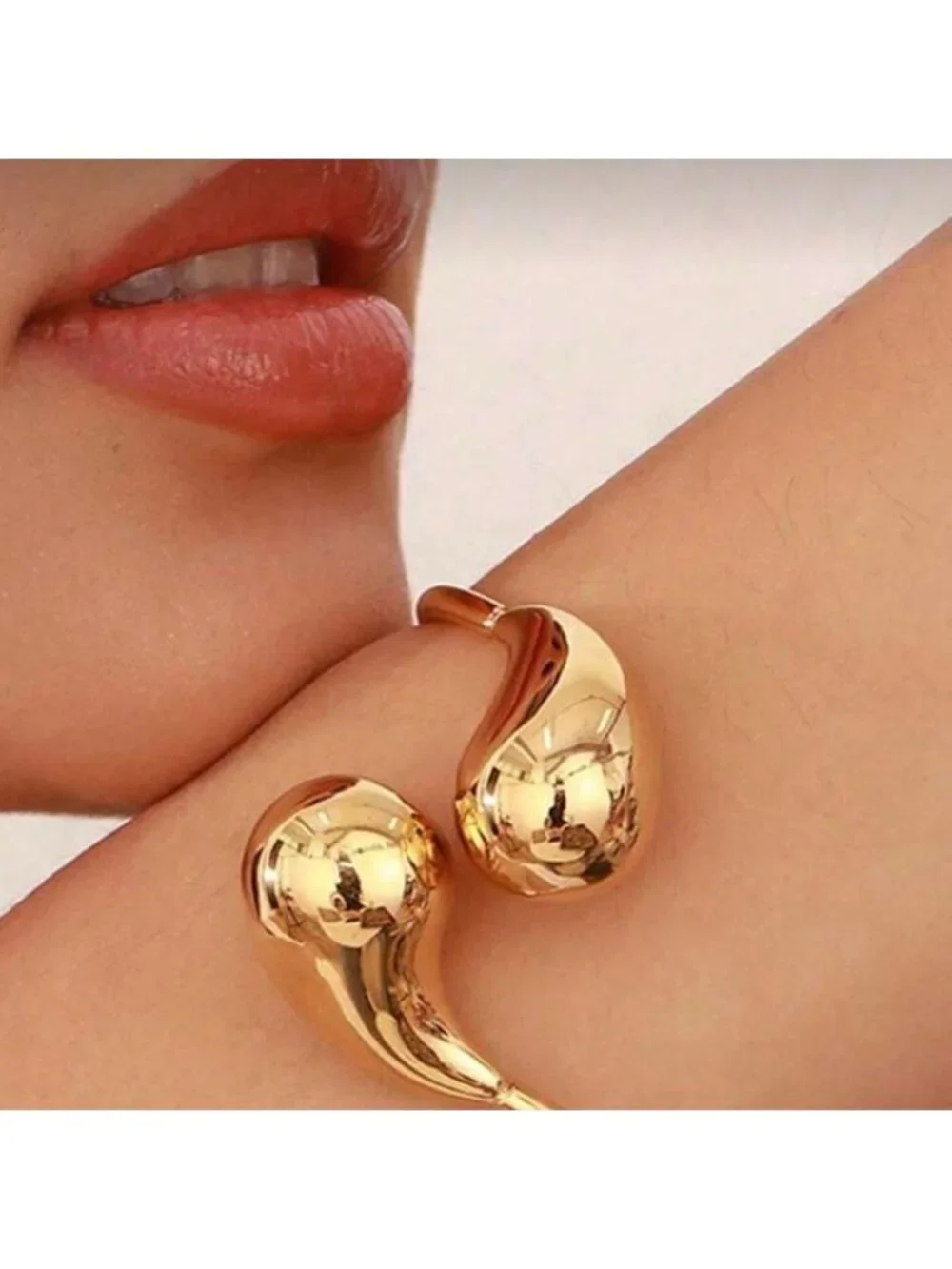 Gold Bracelet Q494